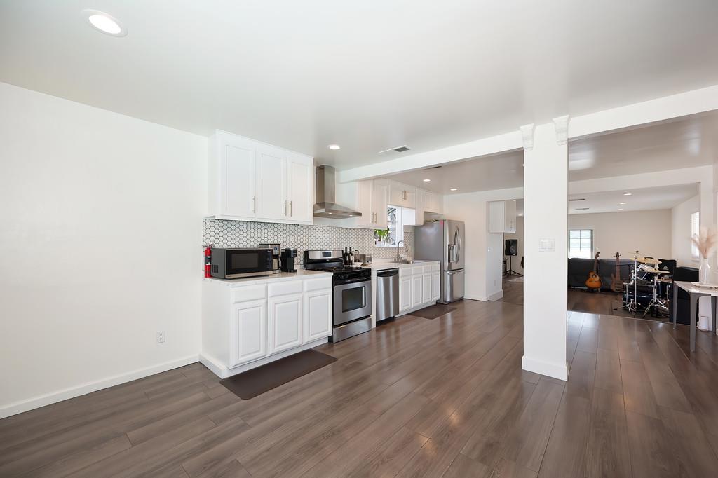 Detail Gallery Image 17 of 48 For 7044 Linwood Way, Sacramento,  CA 95828 - 4 Beds | 2 Baths