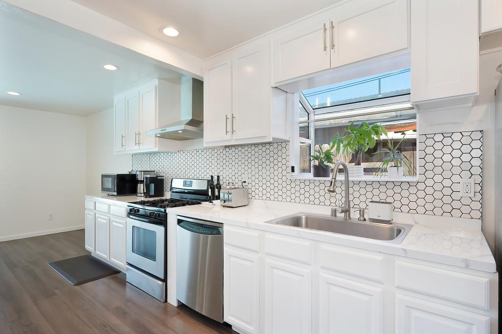 Detail Gallery Image 19 of 48 For 7044 Linwood Way, Sacramento,  CA 95828 - 4 Beds | 2 Baths