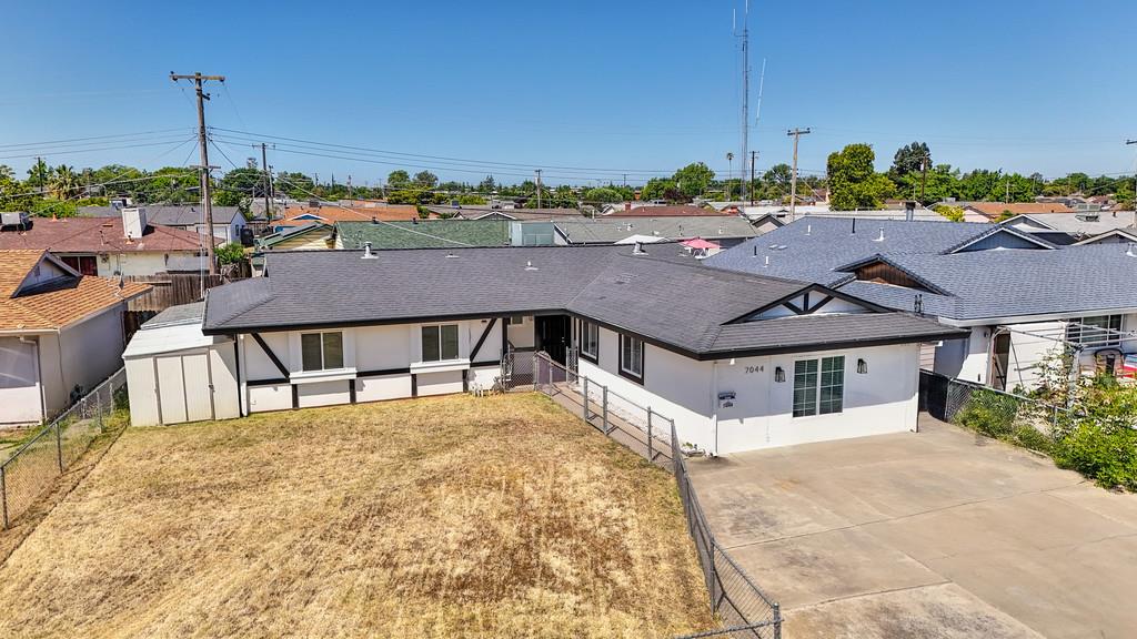 Detail Gallery Image 2 of 48 For 7044 Linwood Way, Sacramento,  CA 95828 - 4 Beds | 2 Baths
