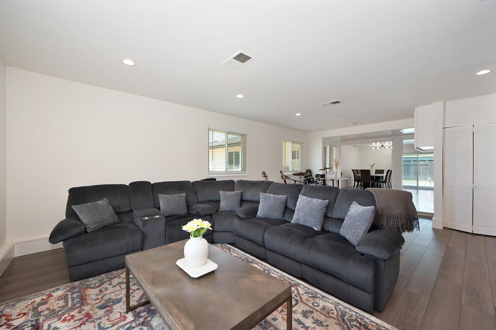 Detail Gallery Image 23 of 48 For 7044 Linwood Way, Sacramento,  CA 95828 - 4 Beds | 2 Baths