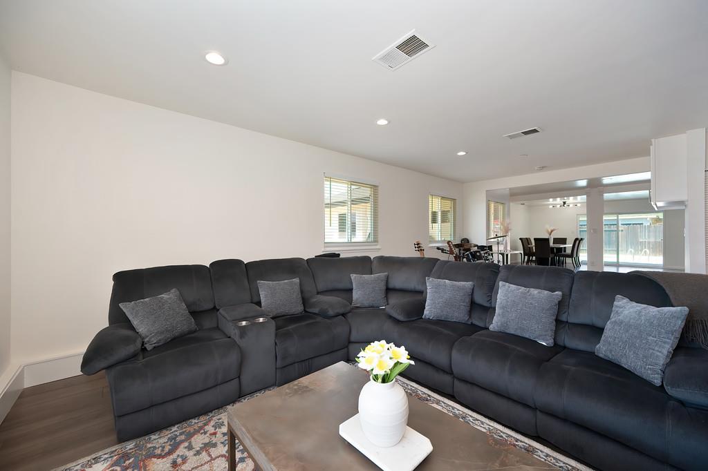 Detail Gallery Image 24 of 48 For 7044 Linwood Way, Sacramento,  CA 95828 - 4 Beds | 2 Baths