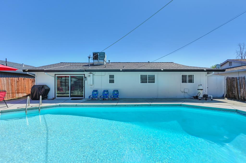Detail Gallery Image 35 of 48 For 7044 Linwood Way, Sacramento,  CA 95828 - 4 Beds | 2 Baths