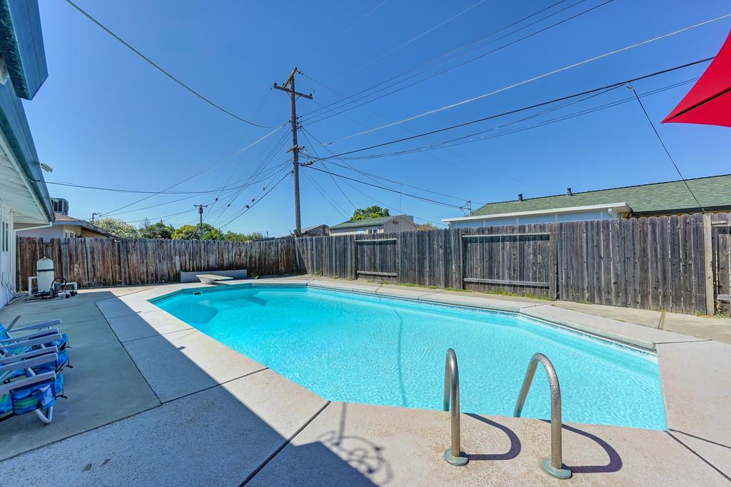Detail Gallery Image 36 of 48 For 7044 Linwood Way, Sacramento,  CA 95828 - 4 Beds | 2 Baths