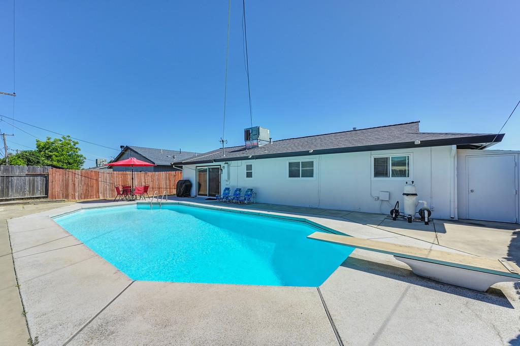 Detail Gallery Image 37 of 48 For 7044 Linwood Way, Sacramento,  CA 95828 - 4 Beds | 2 Baths