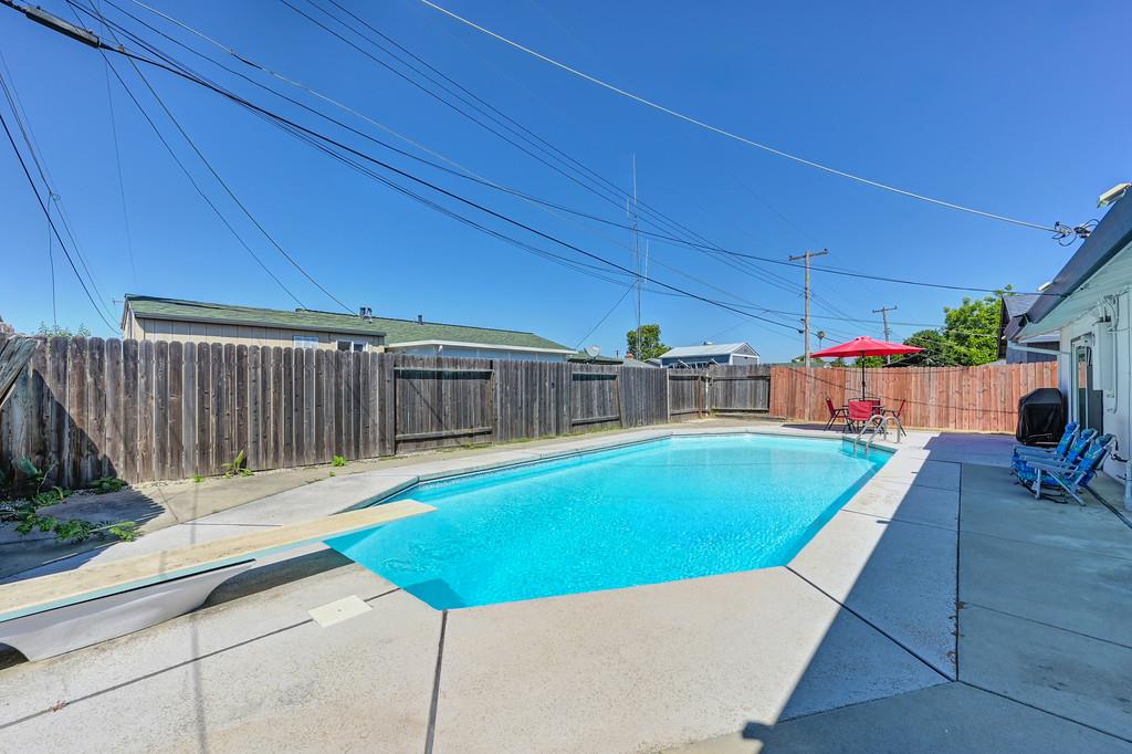 Detail Gallery Image 38 of 48 For 7044 Linwood Way, Sacramento,  CA 95828 - 4 Beds | 2 Baths