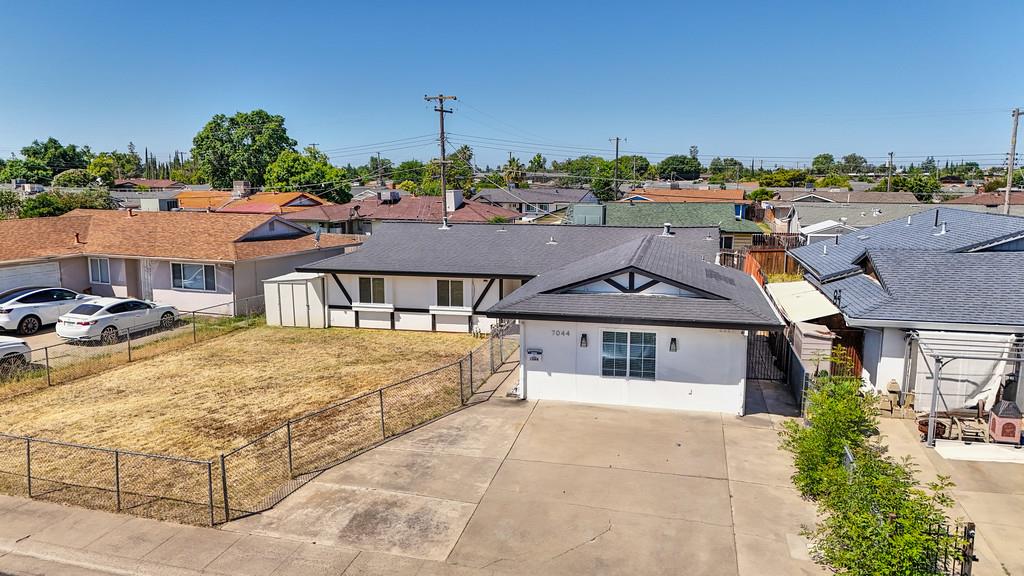 Detail Gallery Image 7 of 48 For 7044 Linwood Way, Sacramento,  CA 95828 - 4 Beds | 2 Baths