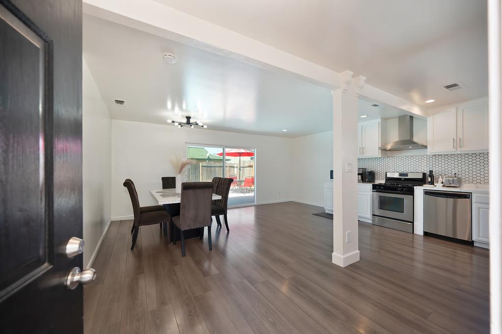 Detail Gallery Image 9 of 48 For 7044 Linwood Way, Sacramento,  CA 95828 - 4 Beds | 2 Baths