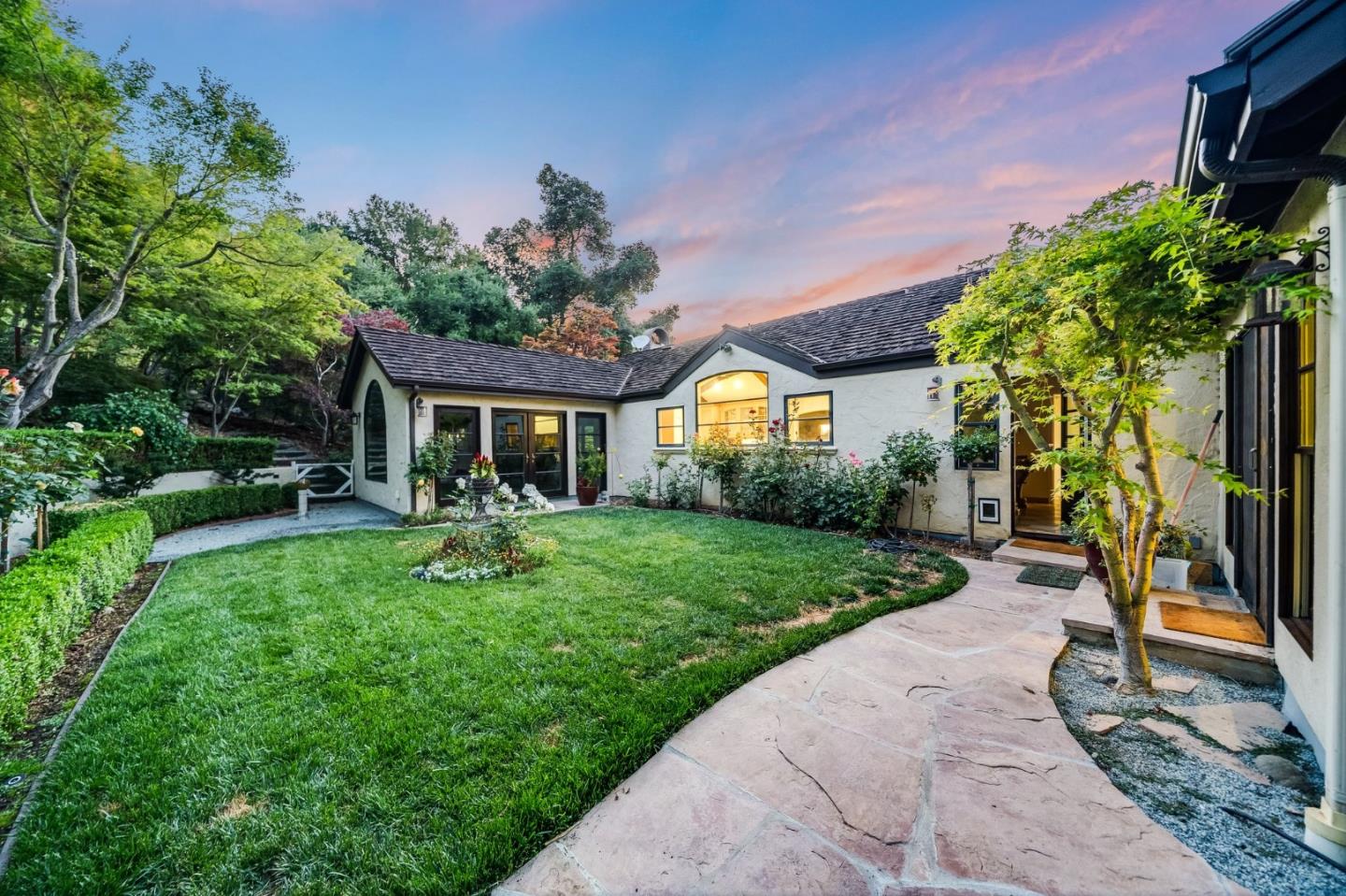 Detail Gallery Image 15 of 70 For 11510 Summit Wood Rd, Los Altos Hills,  CA 94022 - 5 Beds | 6 Baths