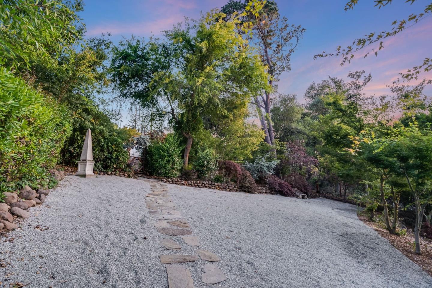 Detail Gallery Image 17 of 70 For 11510 Summit Wood Rd, Los Altos Hills,  CA 94022 - 5 Beds | 6 Baths