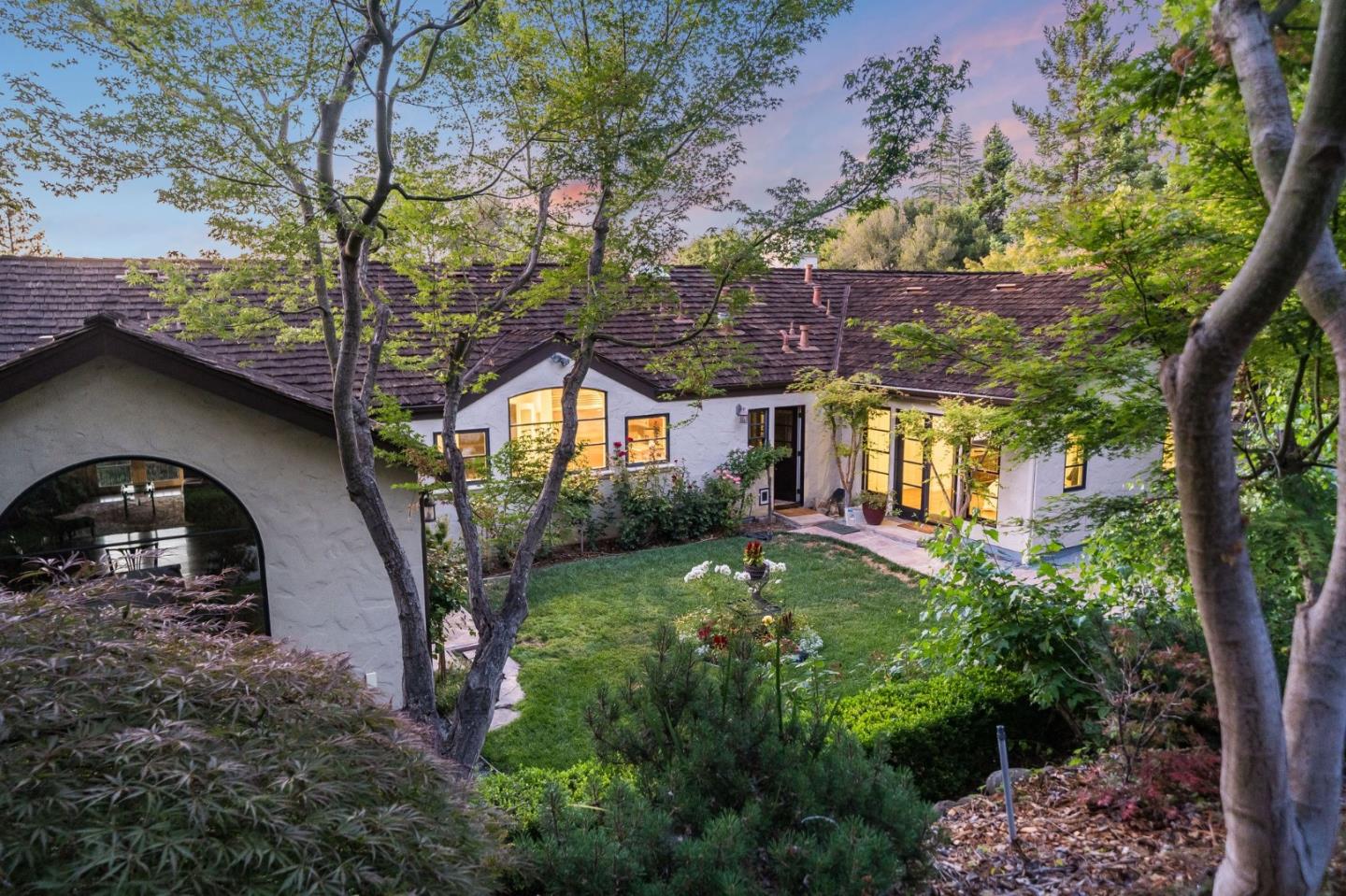 Detail Gallery Image 19 of 70 For 11510 Summit Wood Rd, Los Altos Hills,  CA 94022 - 5 Beds | 6 Baths