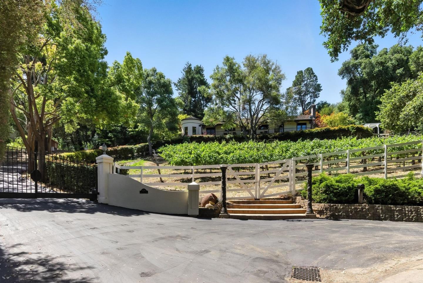 Detail Gallery Image 2 of 70 For 11510 Summit Wood Rd, Los Altos Hills,  CA 94022 - 5 Beds | 6 Baths