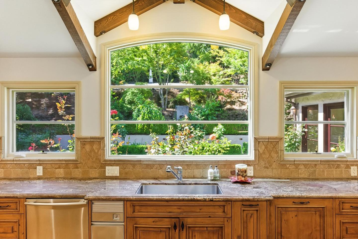 Detail Gallery Image 28 of 70 For 11510 Summit Wood Rd, Los Altos Hills,  CA 94022 - 5 Beds | 6 Baths
