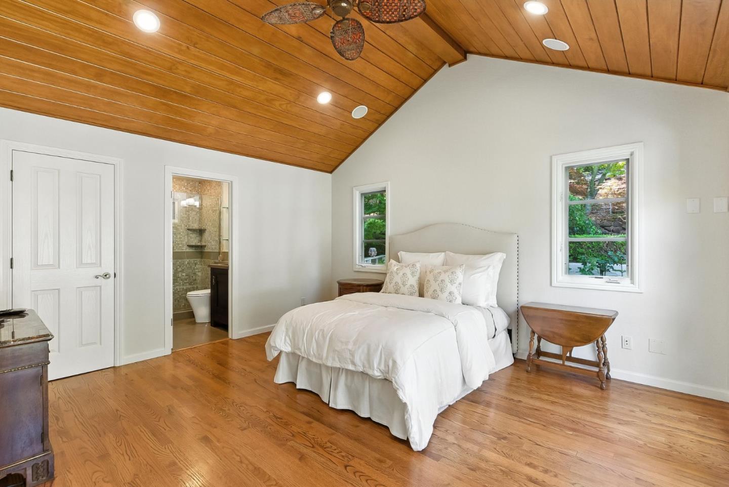 Detail Gallery Image 32 of 70 For 11510 Summit Wood Rd, Los Altos Hills,  CA 94022 - 5 Beds | 6 Baths