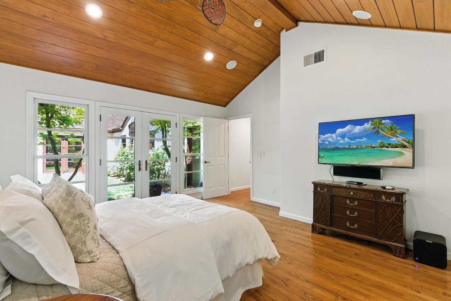 Detail Gallery Image 33 of 70 For 11510 Summit Wood Rd, Los Altos Hills,  CA 94022 - 5 Beds | 6 Baths