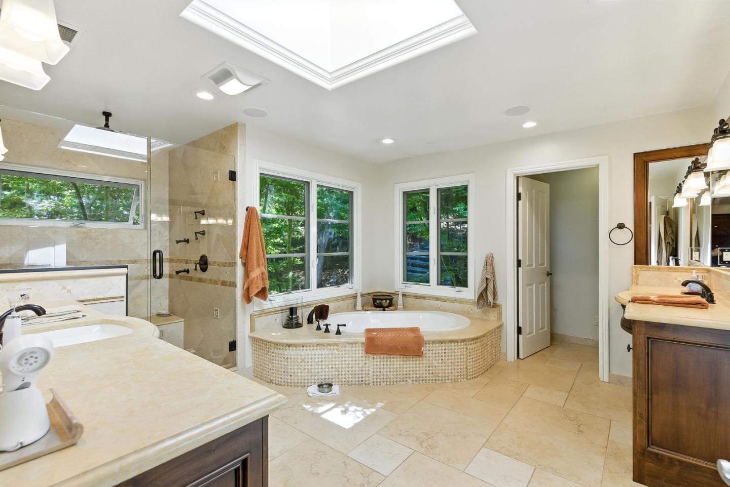 Detail Gallery Image 37 of 70 For 11510 Summit Wood Rd, Los Altos Hills,  CA 94022 - 5 Beds | 6 Baths