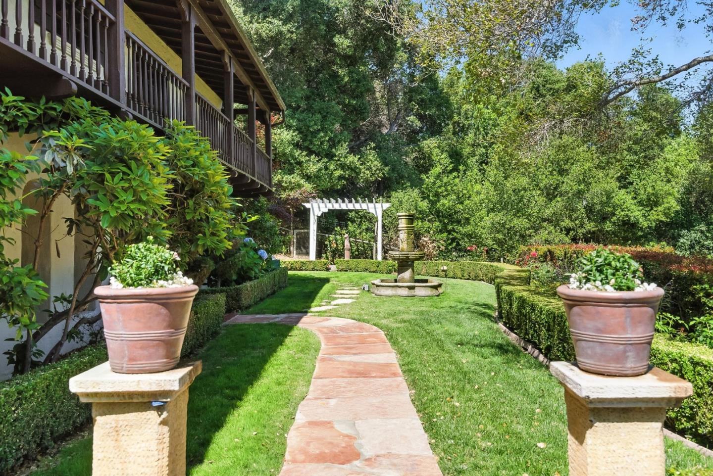 Detail Gallery Image 51 of 70 For 11510 Summit Wood Rd, Los Altos Hills,  CA 94022 - 5 Beds | 6 Baths