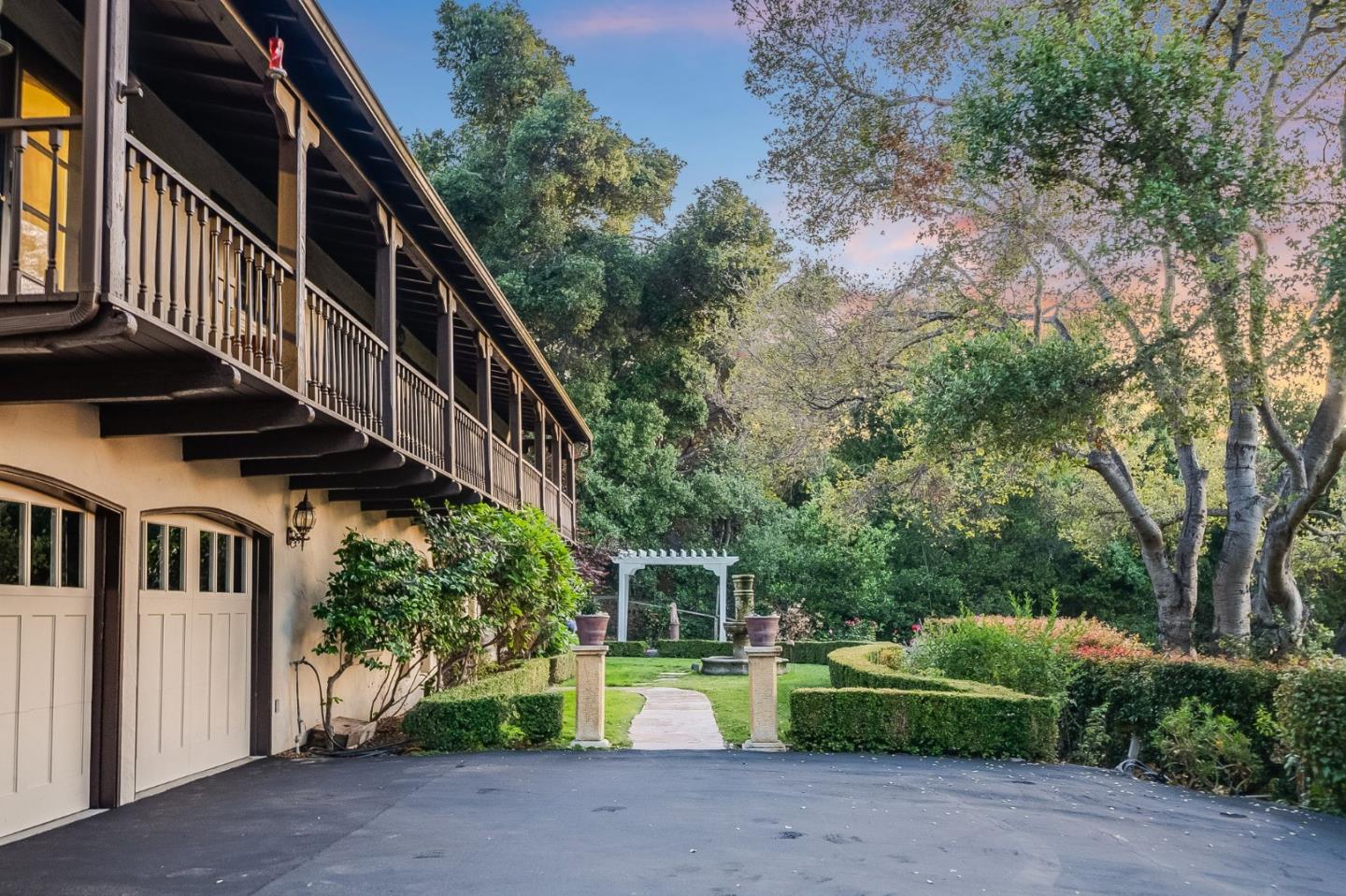 Detail Gallery Image 6 of 70 For 11510 Summit Wood Rd, Los Altos Hills,  CA 94022 - 5 Beds | 6 Baths
