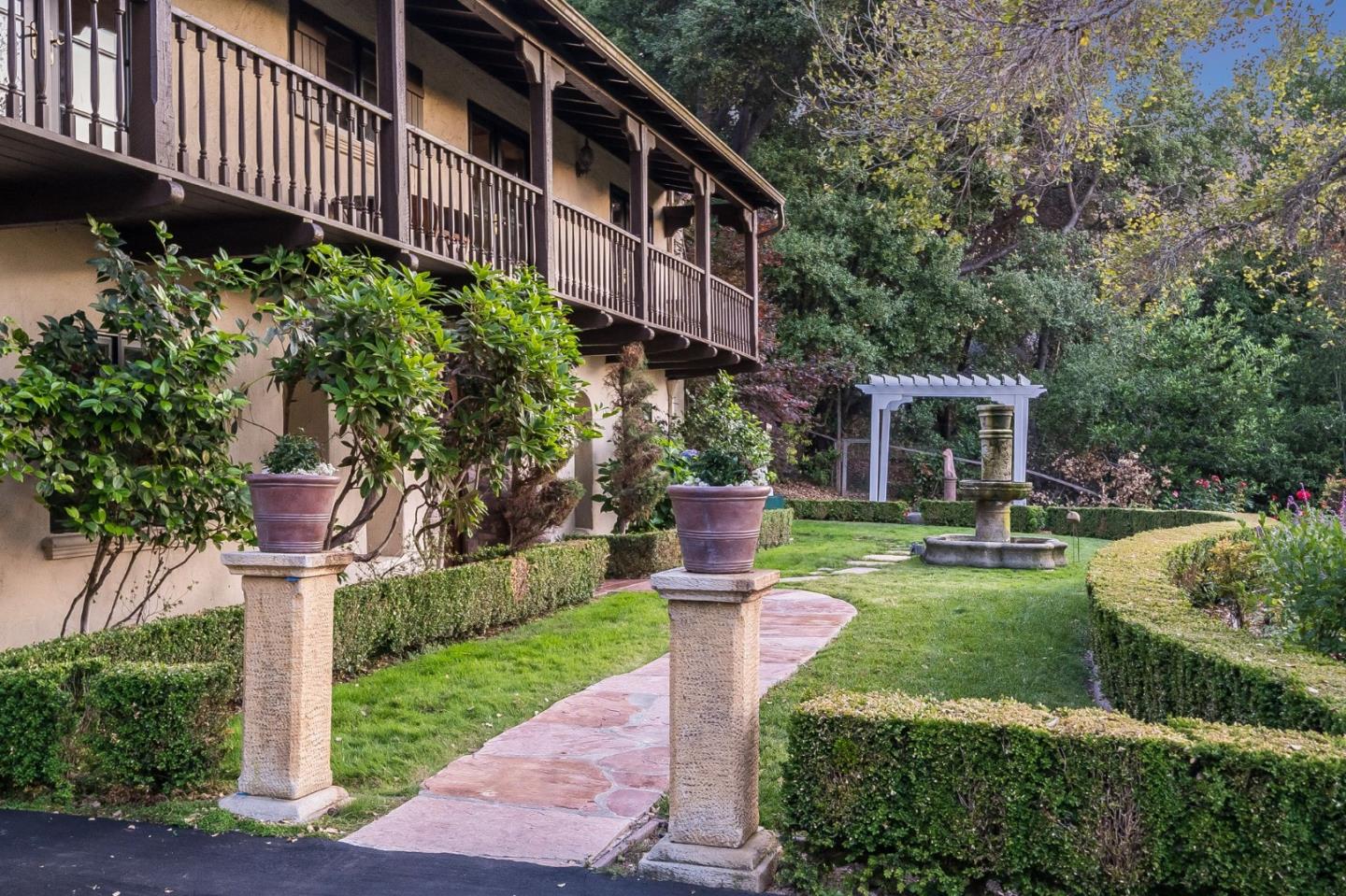 Detail Gallery Image 7 of 70 For 11510 Summit Wood Rd, Los Altos Hills,  CA 94022 - 5 Beds | 6 Baths