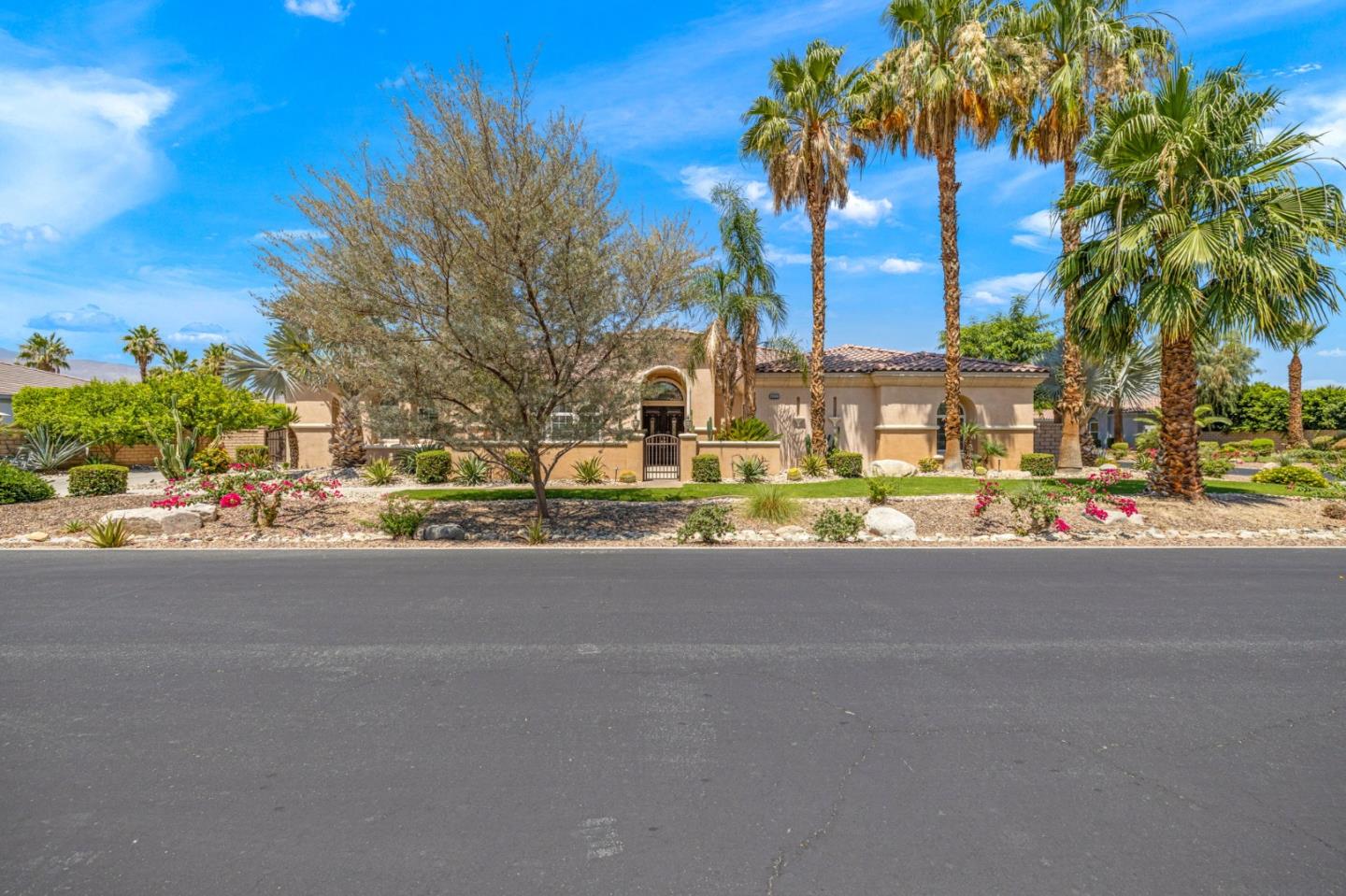 Detail Gallery Image 4 of 99 For 49133 Jordan St, Indio,  CA 92201 - 5 Beds | 3/1 Baths