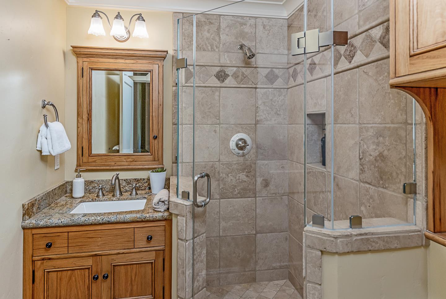 Detail Gallery Image 13 of 40 For 587 Sequoia Ave, Redwood City,  CA 94061 - 5 Beds | 4 Baths