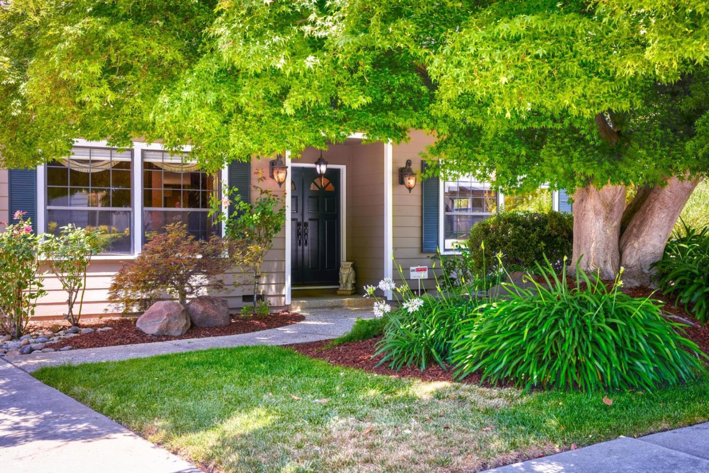 Detail Gallery Image 3 of 57 For 1109 Foxhurst Way, San Jose,  CA 95120 - 5 Beds | 3 Baths