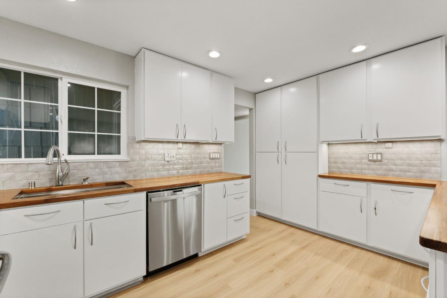 Detail Gallery Image 12 of 37 For 861 Mulcaster Ct, San Jose,  CA 95136 - 4 Beds | 2 Baths