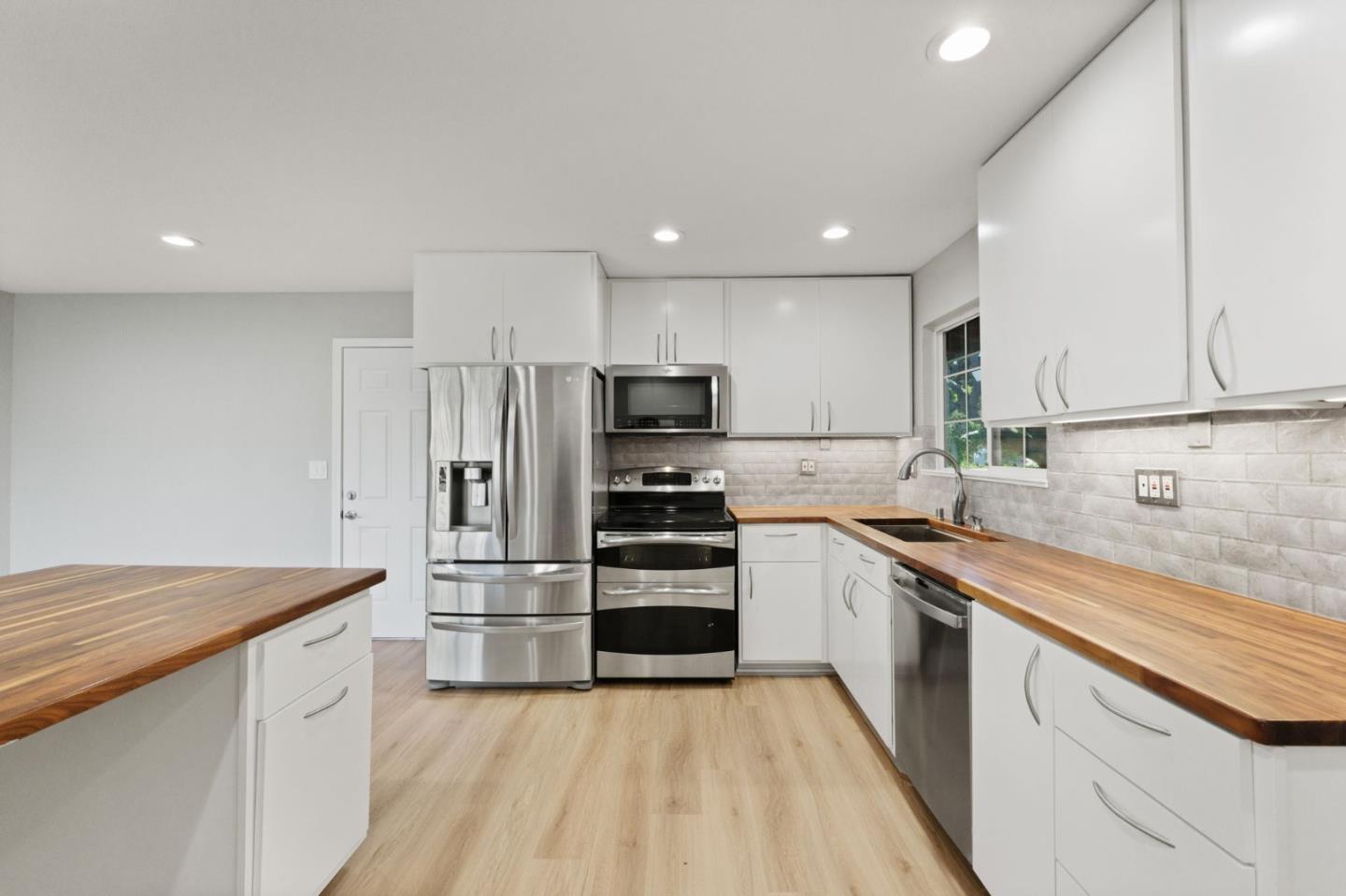 Detail Gallery Image 13 of 37 For 861 Mulcaster Ct, San Jose,  CA 95136 - 4 Beds | 2 Baths