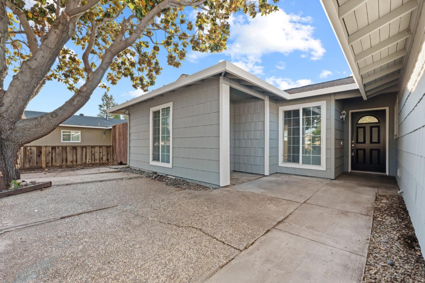 Detail Gallery Image 2 of 37 For 861 Mulcaster Ct, San Jose,  CA 95136 - 4 Beds | 2 Baths