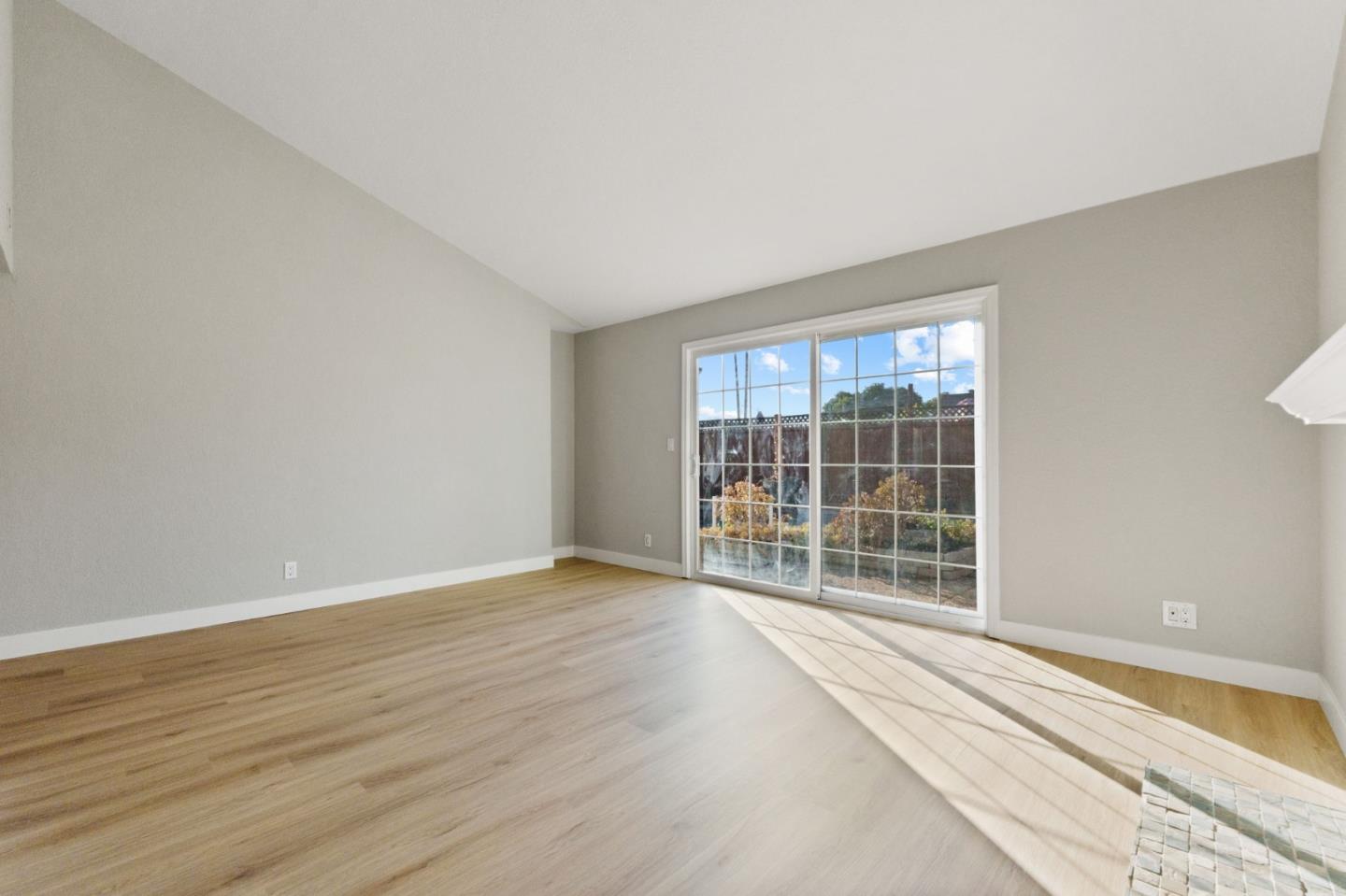 Detail Gallery Image 20 of 37 For 861 Mulcaster Ct, San Jose,  CA 95136 - 4 Beds | 2 Baths