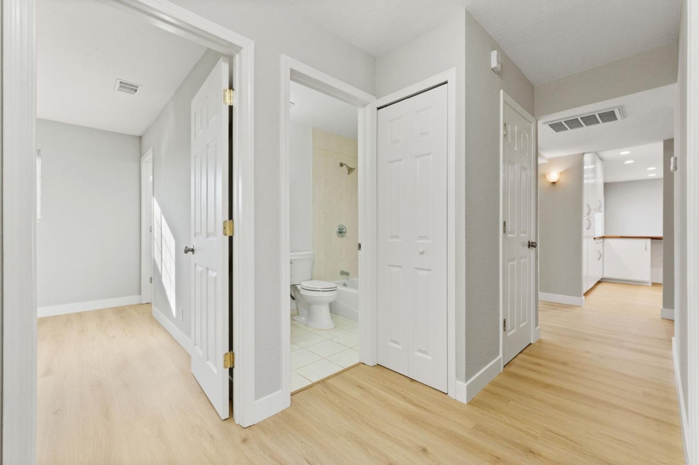 Detail Gallery Image 21 of 37 For 861 Mulcaster Ct, San Jose,  CA 95136 - 4 Beds | 2 Baths