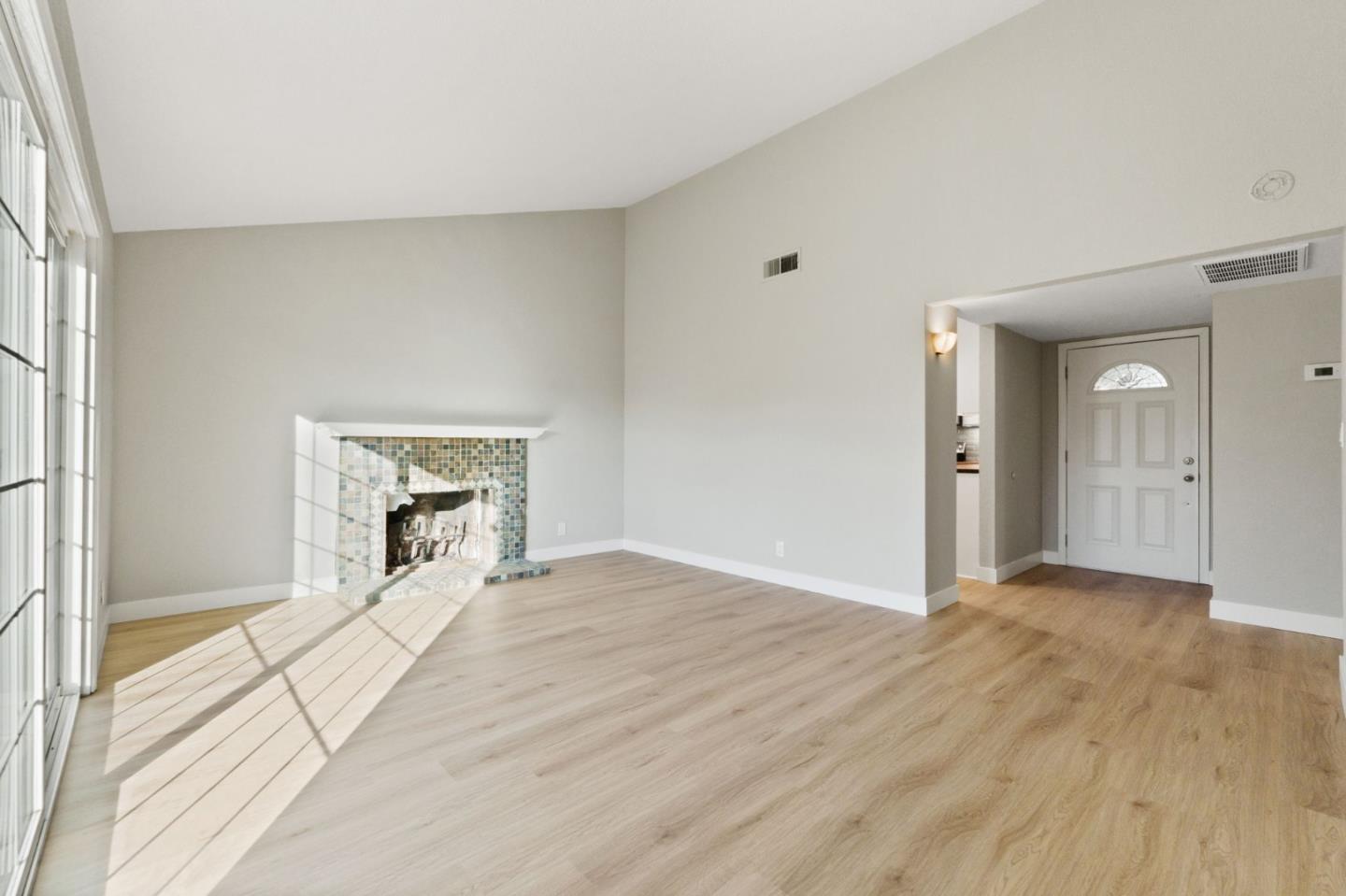 Detail Gallery Image 4 of 37 For 861 Mulcaster Ct, San Jose,  CA 95136 - 4 Beds | 2 Baths
