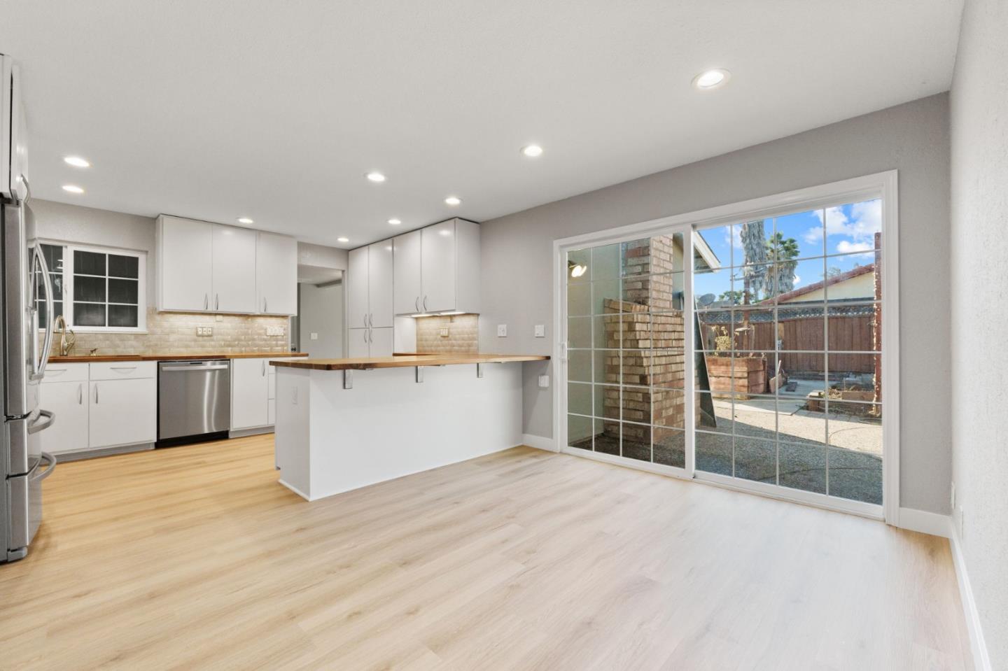 Detail Gallery Image 8 of 37 For 861 Mulcaster Ct, San Jose,  CA 95136 - 4 Beds | 2 Baths