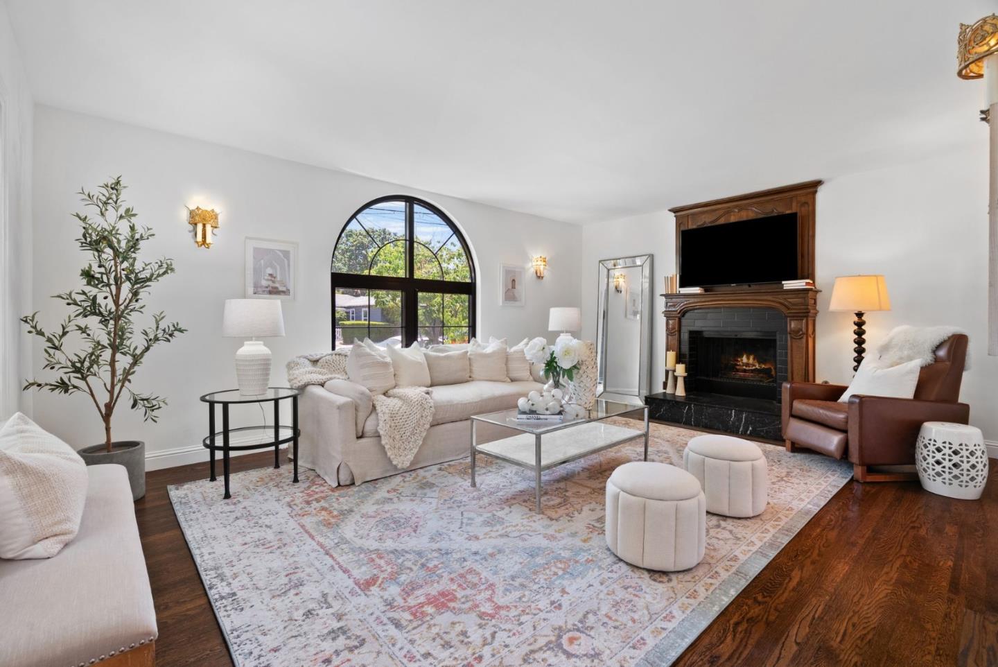 Detail Gallery Image 2 of 9 For 24 Sunnydale Ave, San Carlos,  CA 94070 - 3 Beds | 2 Baths
