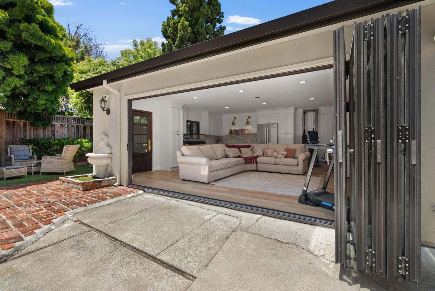 Detail Gallery Image 9 of 9 For 24 Sunnydale Ave, San Carlos,  CA 94070 - 3 Beds | 2 Baths