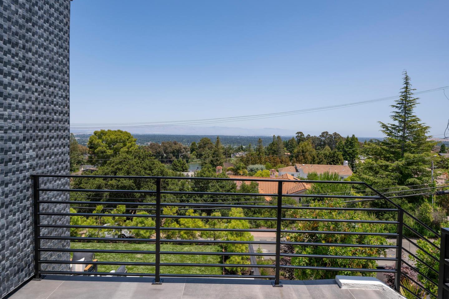 Detail Gallery Image 8 of 91 For 3964 Jefferson Ave, Redwood City,  CA 94062 - 5 Beds | 4/1 Baths