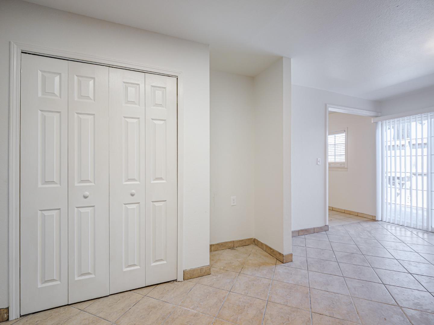 Detail Gallery Image 15 of 36 For 914 Acosta Plz #83,  Salinas,  CA 93905 - 4 Beds | 1/1 Baths