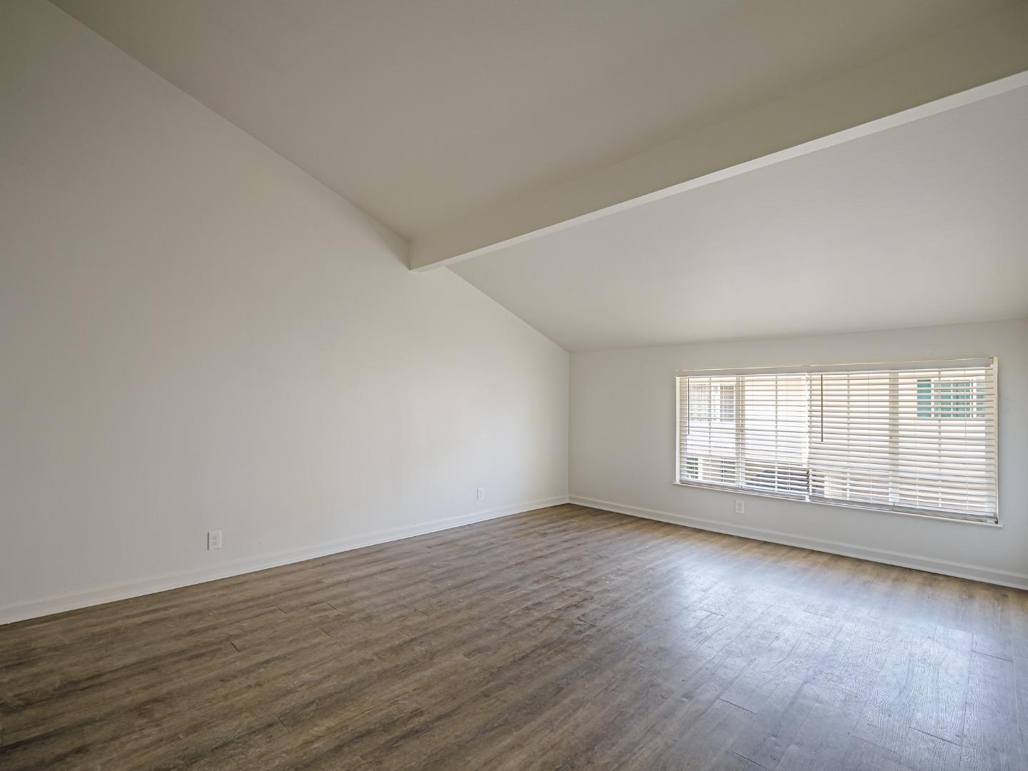 Detail Gallery Image 17 of 36 For 914 Acosta Plz #83,  Salinas,  CA 93905 - 4 Beds | 1/1 Baths