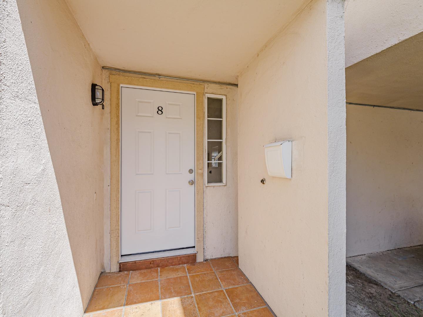 Detail Gallery Image 2 of 36 For 914 Acosta Plz #83,  Salinas,  CA 93905 - 4 Beds | 1/1 Baths