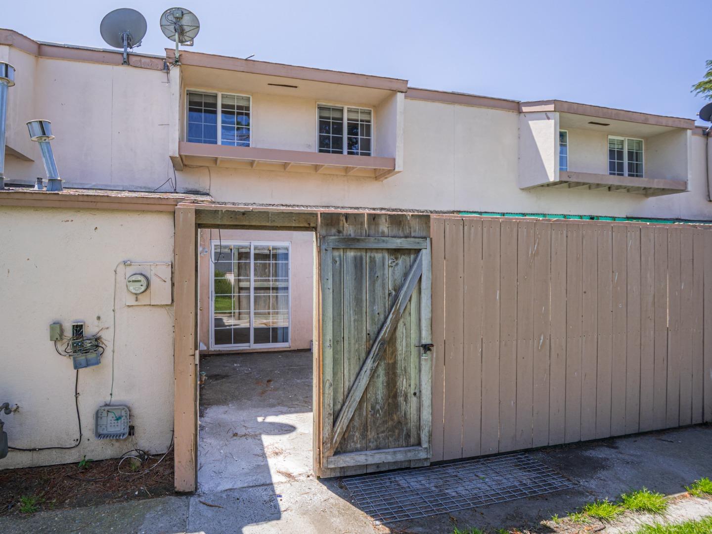 Detail Gallery Image 31 of 36 For 914 Acosta Plz #83,  Salinas,  CA 93905 - 4 Beds | 1/1 Baths