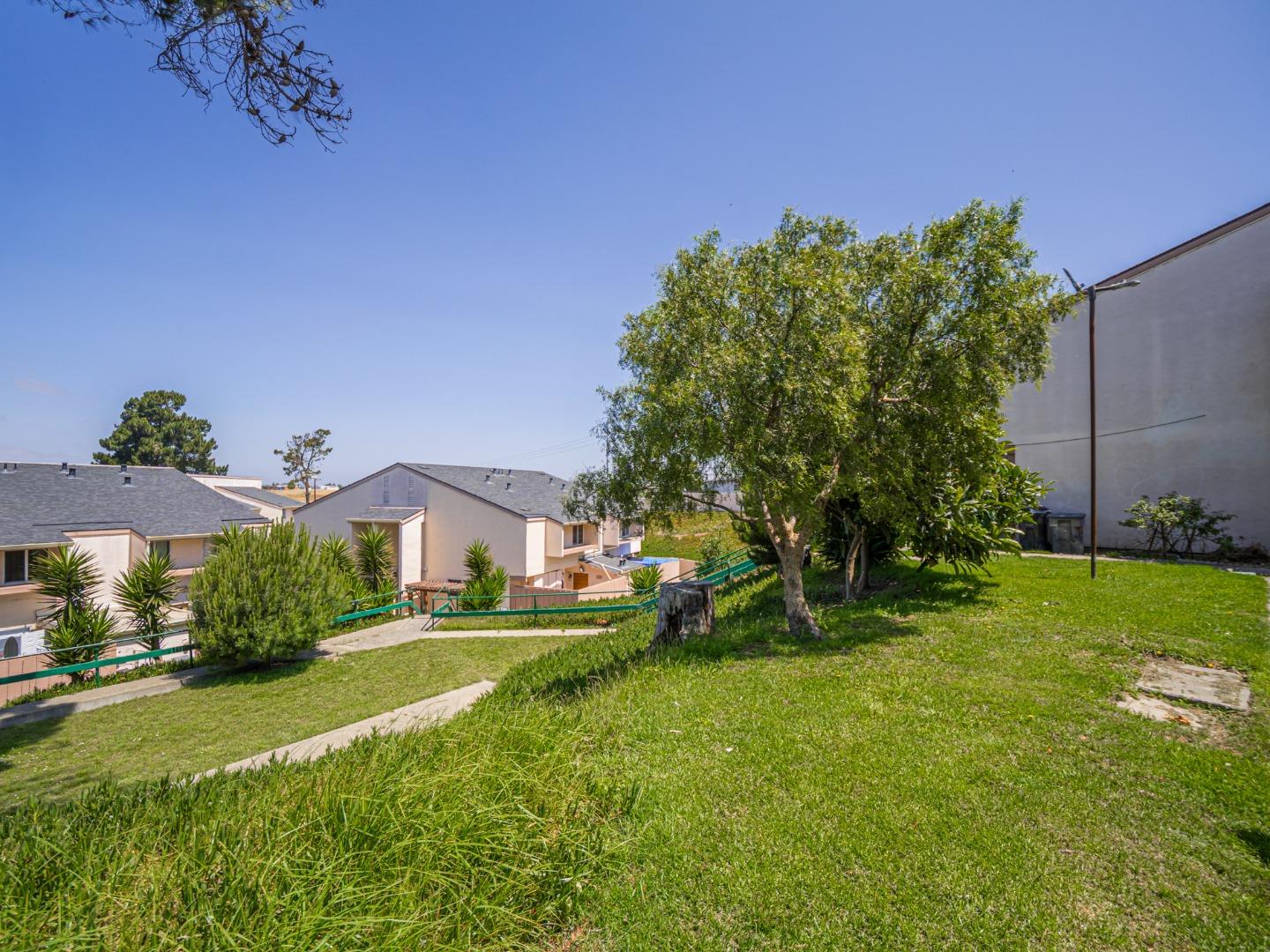 Detail Gallery Image 33 of 36 For 914 Acosta Plz #83,  Salinas,  CA 93905 - 4 Beds | 1/1 Baths