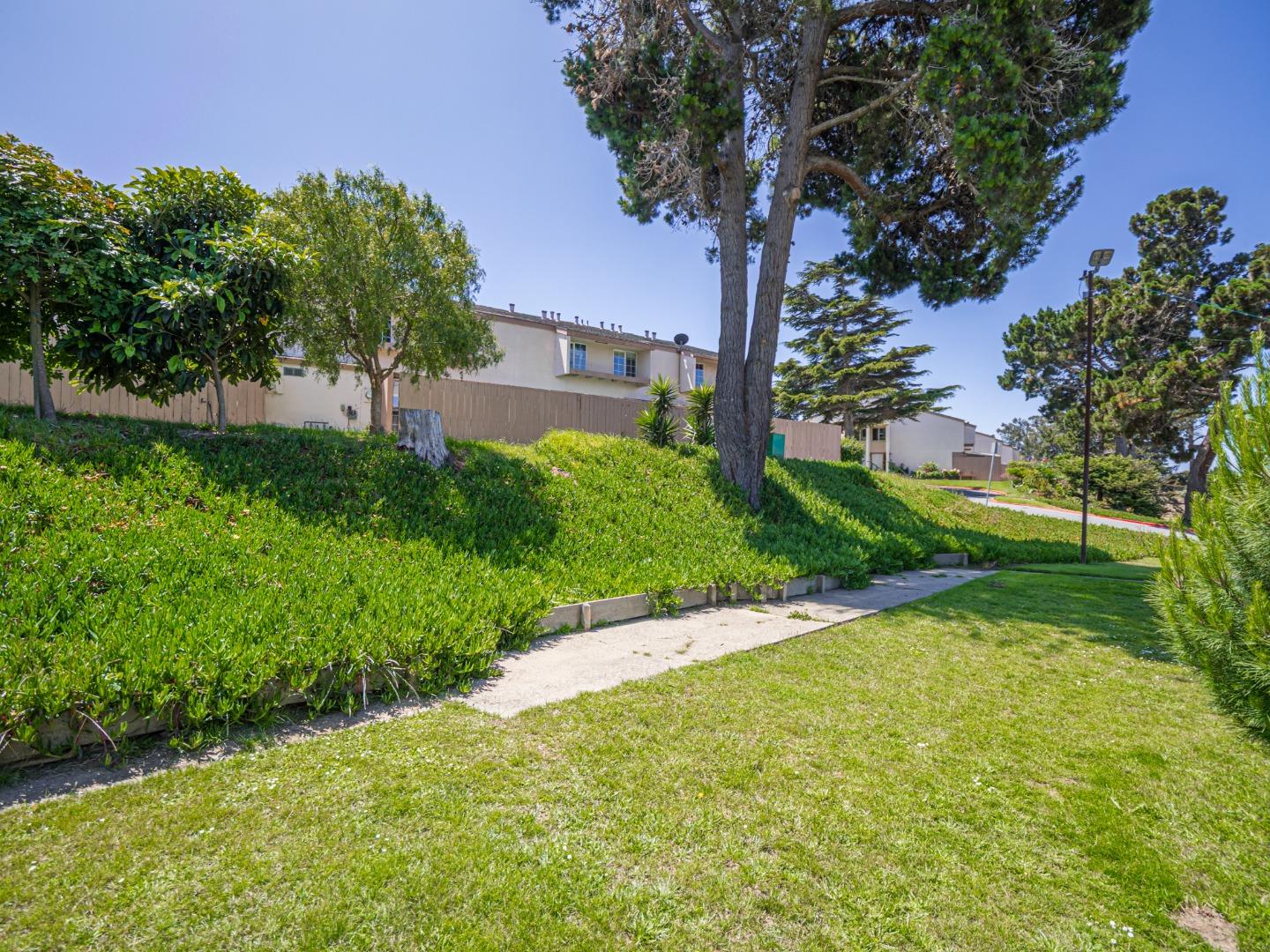 Detail Gallery Image 34 of 36 For 914 Acosta Plz #83,  Salinas,  CA 93905 - 4 Beds | 1/1 Baths