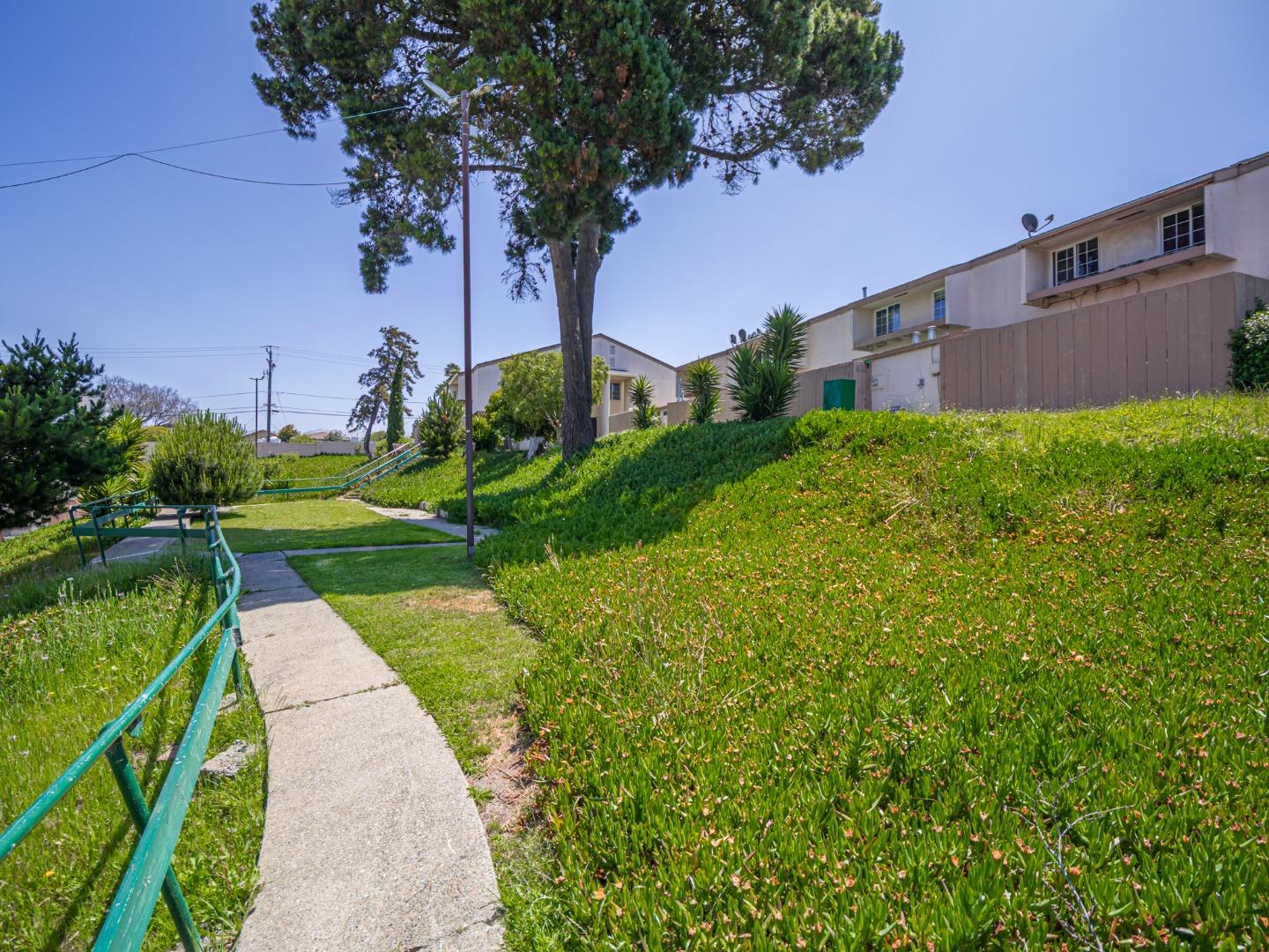 Detail Gallery Image 35 of 36 For 914 Acosta Plz #83,  Salinas,  CA 93905 - 4 Beds | 1/1 Baths