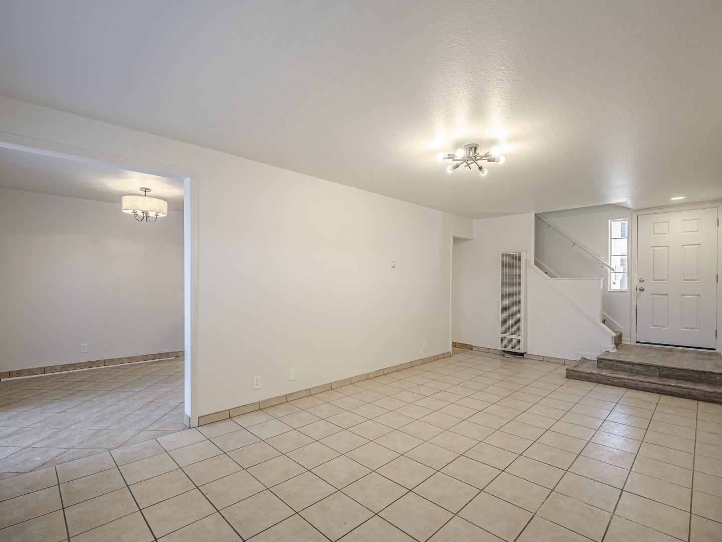 Detail Gallery Image 7 of 36 For 914 Acosta Plz #83,  Salinas,  CA 93905 - 4 Beds | 1/1 Baths