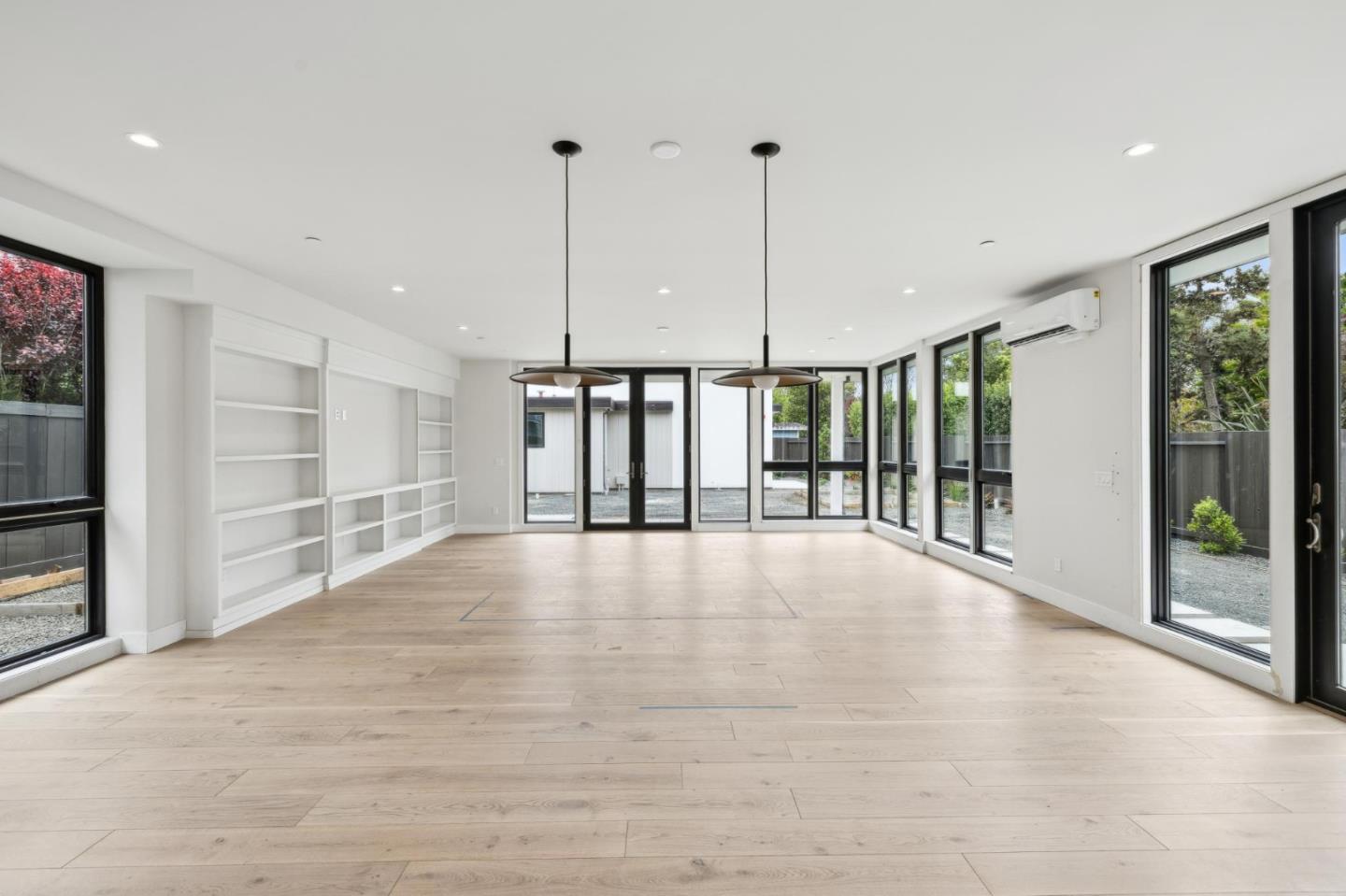 Detail Gallery Image 14 of 24 For 587 Creekside Ct, Half Moon Bay,  CA 94019 - 4 Beds | 3/1 Baths