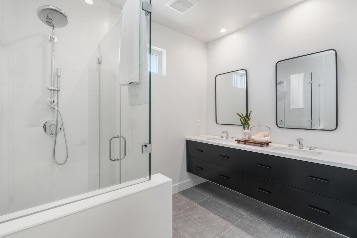Detail Gallery Image 17 of 24 For 587 Creekside Ct, Half Moon Bay,  CA 94019 - 4 Beds | 3/1 Baths