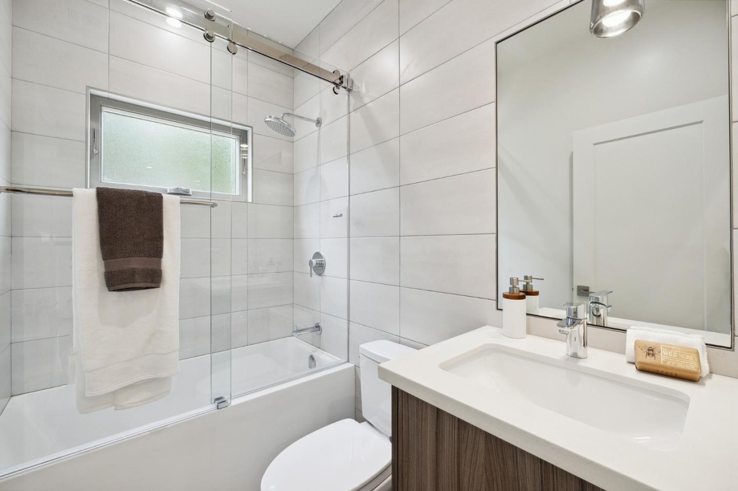 Detail Gallery Image 18 of 24 For 587 Creekside Ct, Half Moon Bay,  CA 94019 - 4 Beds | 3/1 Baths
