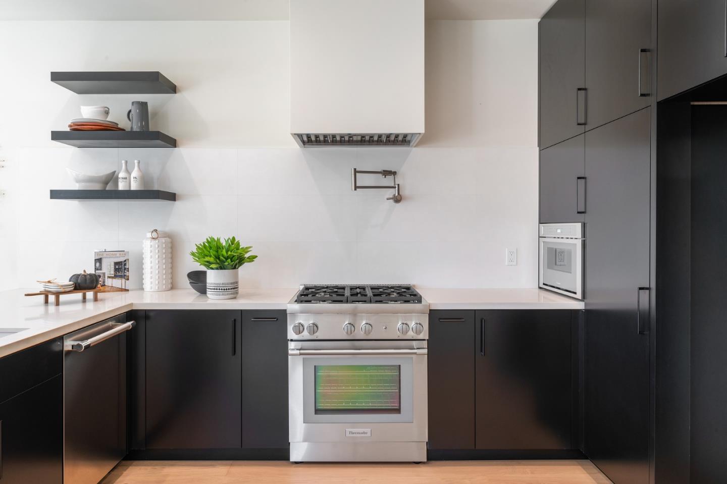 Detail Gallery Image 19 of 24 For 587 Creekside Ct, Half Moon Bay,  CA 94019 - 4 Beds | 3/1 Baths