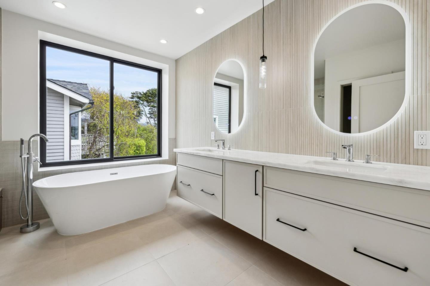 Detail Gallery Image 22 of 24 For 587 Creekside Ct, Half Moon Bay,  CA 94019 - 4 Beds | 3/1 Baths