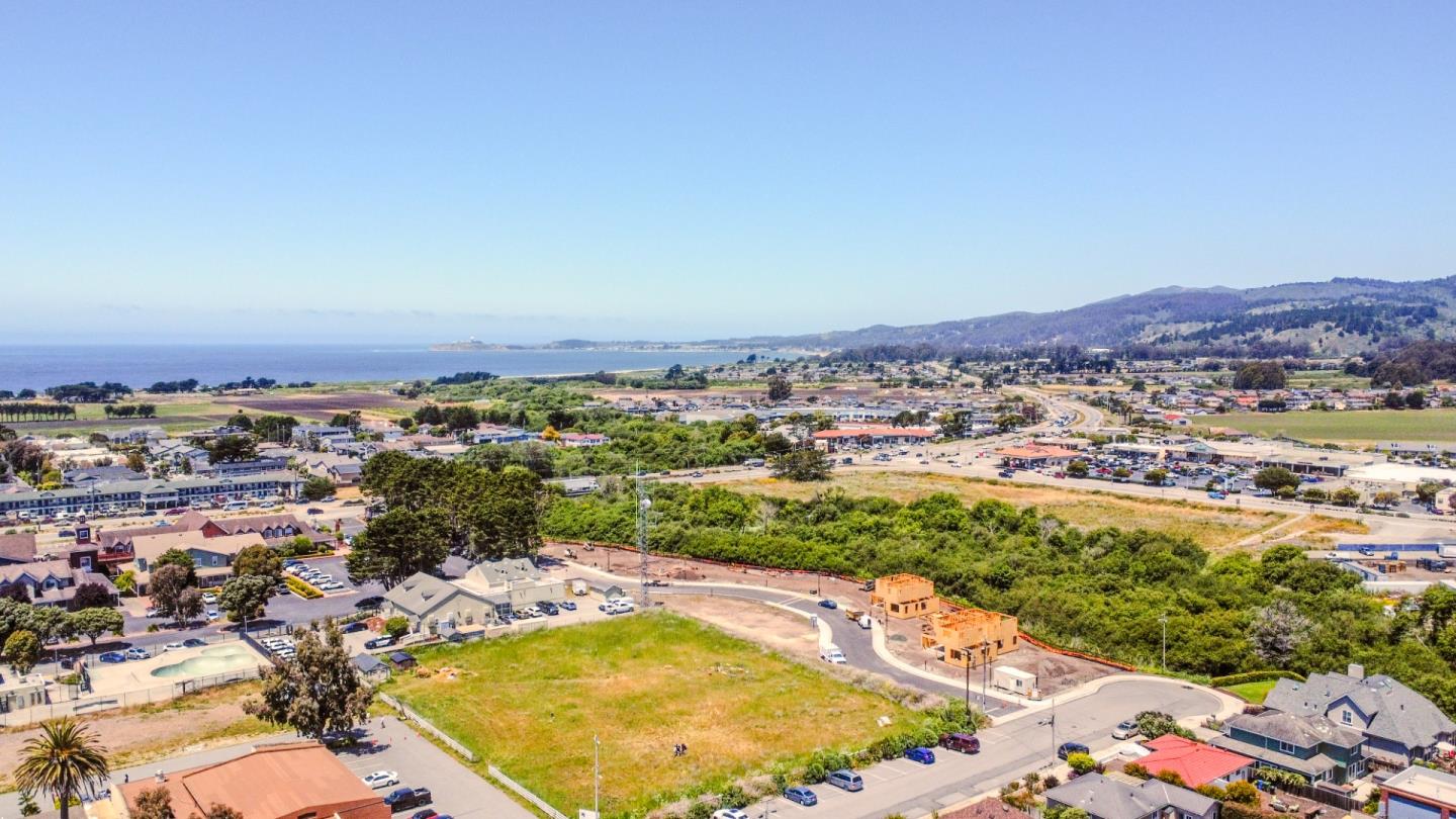 Detail Gallery Image 23 of 24 For 587 Creekside Ct, Half Moon Bay,  CA 94019 - 4 Beds | 3/1 Baths