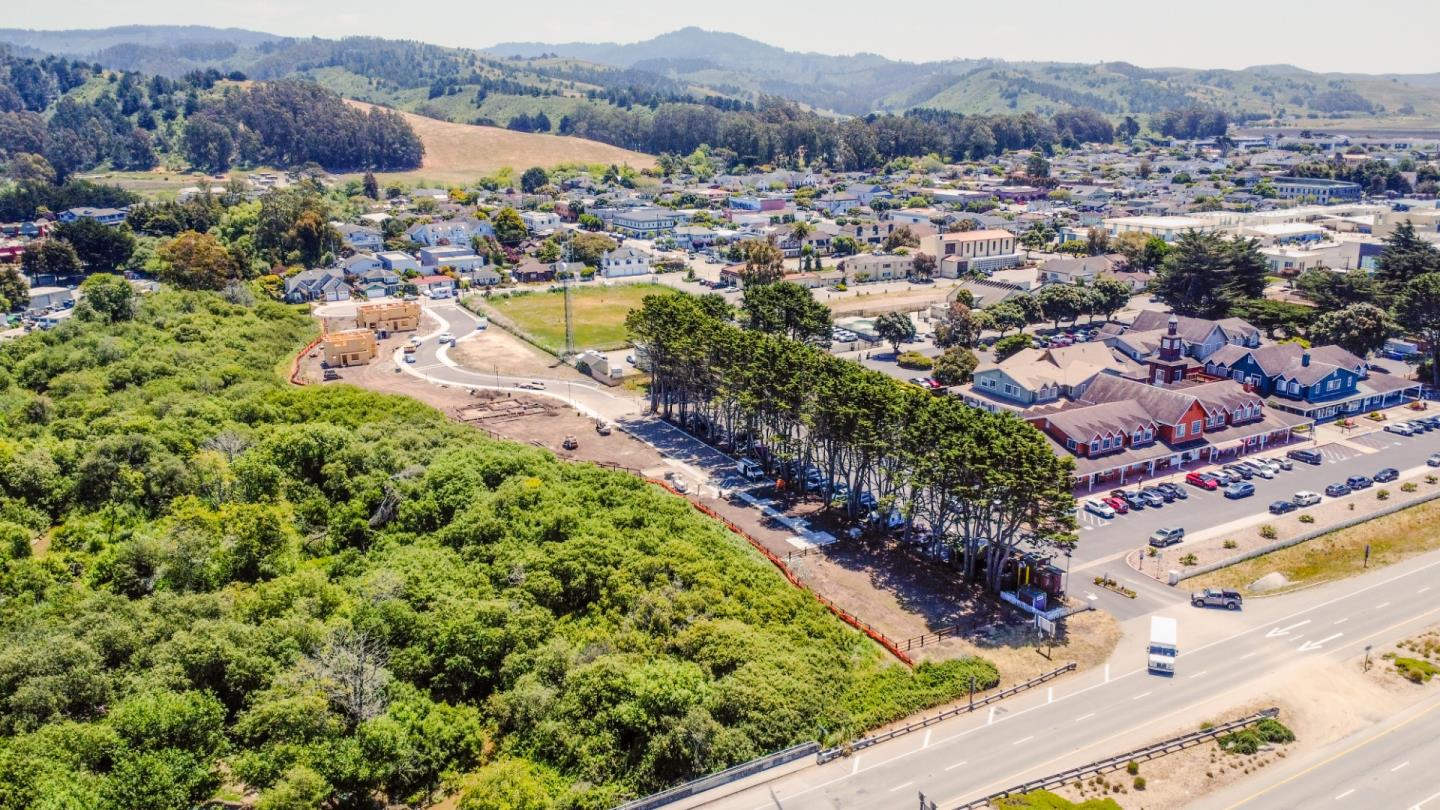 Detail Gallery Image 24 of 24 For 587 Creekside Ct, Half Moon Bay,  CA 94019 - 4 Beds | 3/1 Baths